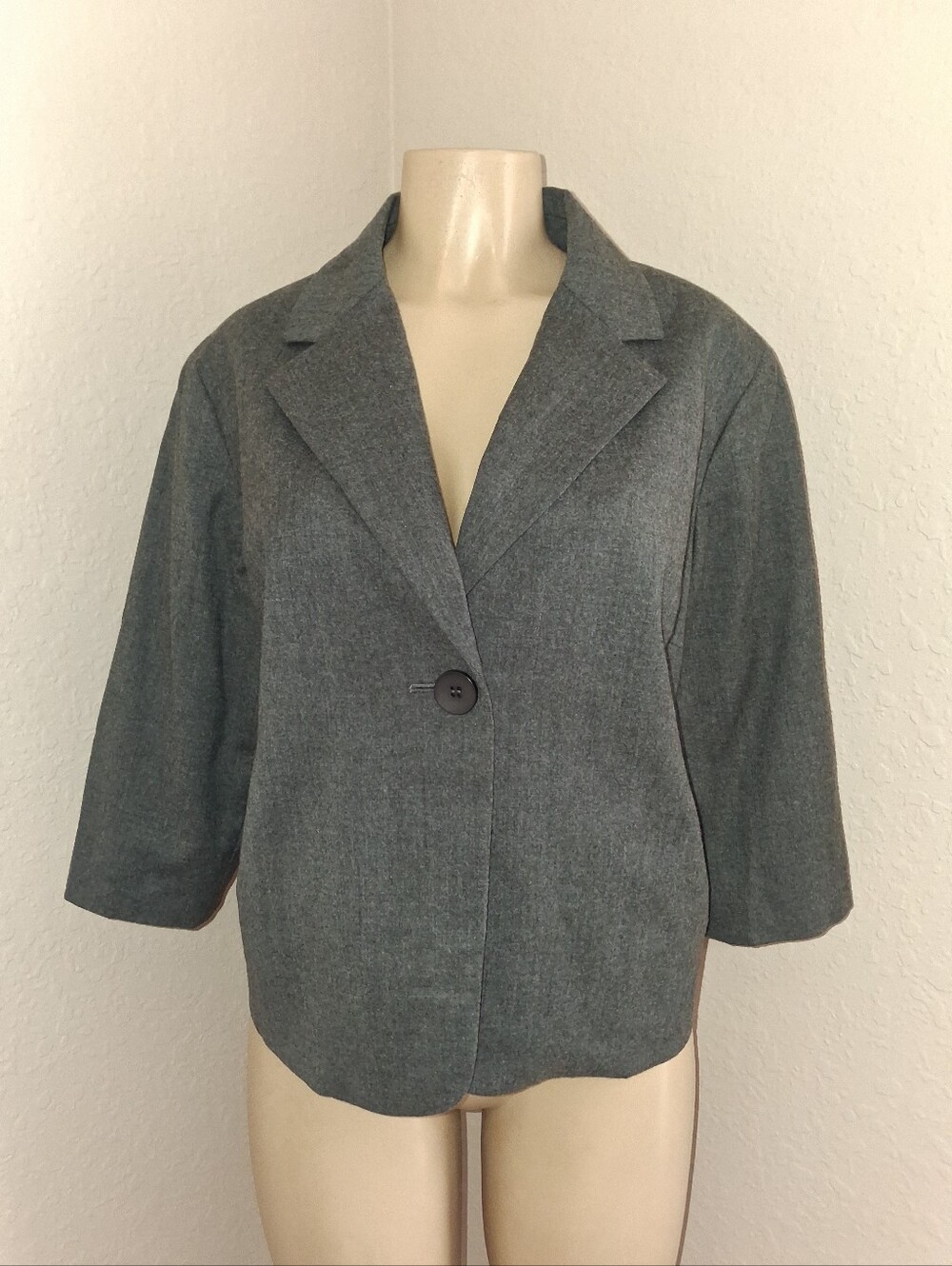 TALBOTS WOOL GRAY  JACKET W/ 1 BUTTON CLOSURE SZ 18W